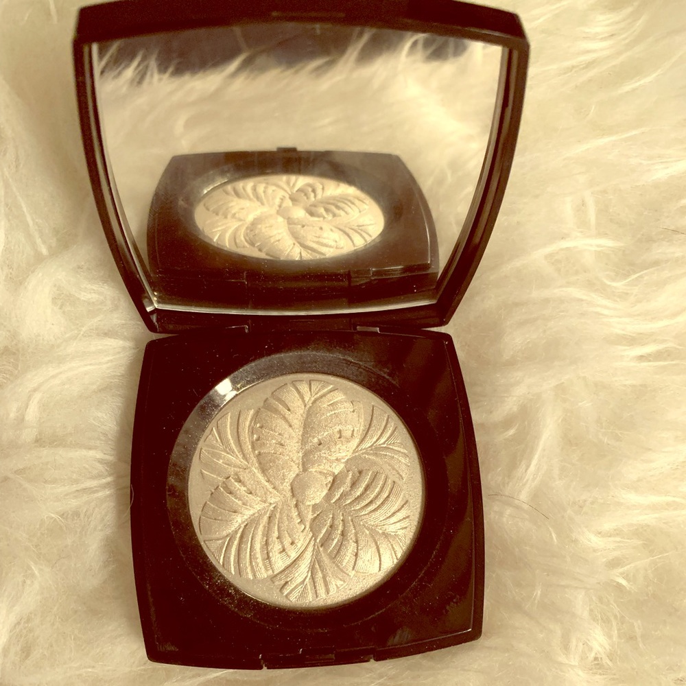 Chanel Camelia De Plumes highlighter LE